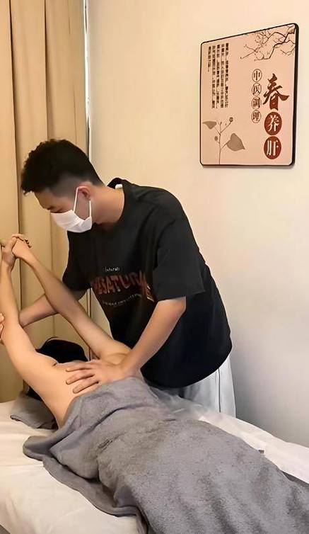 大陆老人艳情毛毛大片的相关介绍