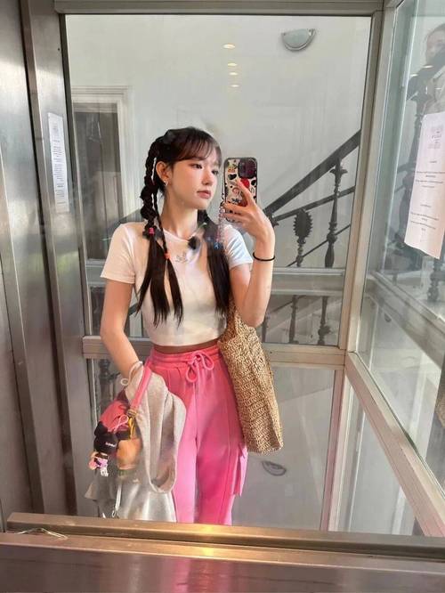 操美女老师的视频的相关介绍