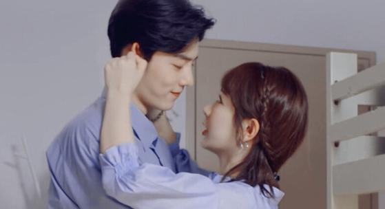 操风骚女老师的相关介绍
