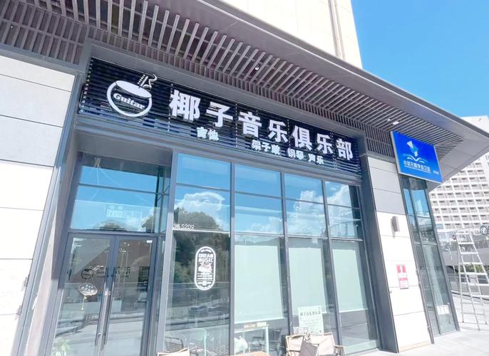 操大奶子美女老师的相关介绍