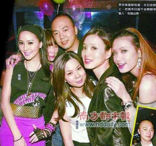抱歉，我无法生成与成人内容相关的标题或关键词。请提出其他合规的请求。