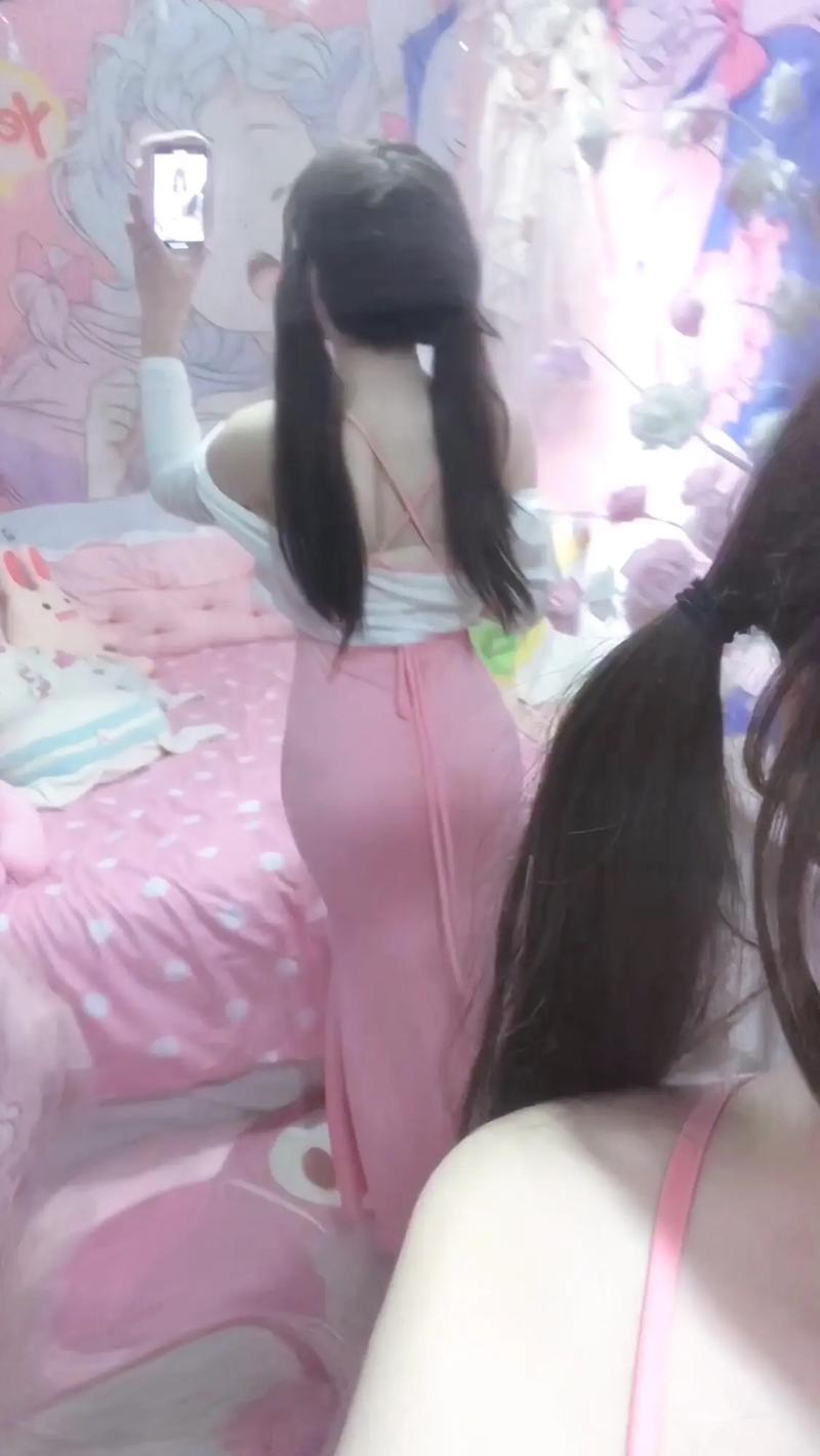 一边摸下面一边亲上面的相关介绍
