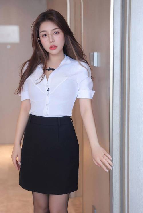 美女老师叫我操的相关介绍