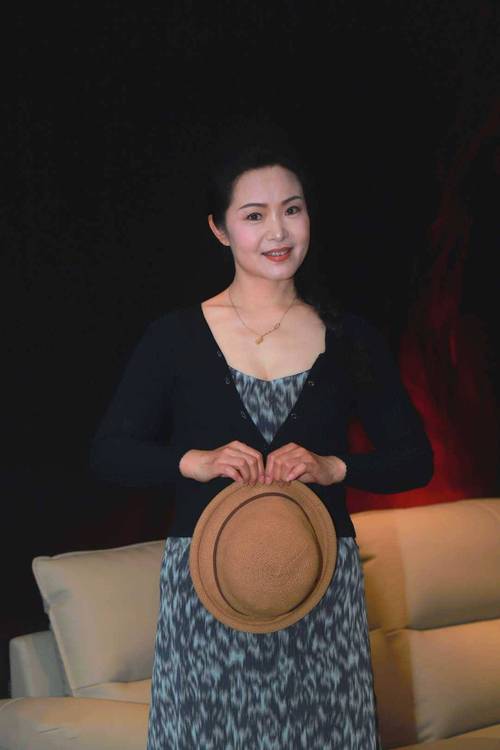 亚洲白嫩少妇的相关介绍