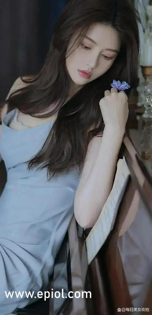 动漫美女又黄又的相关介绍