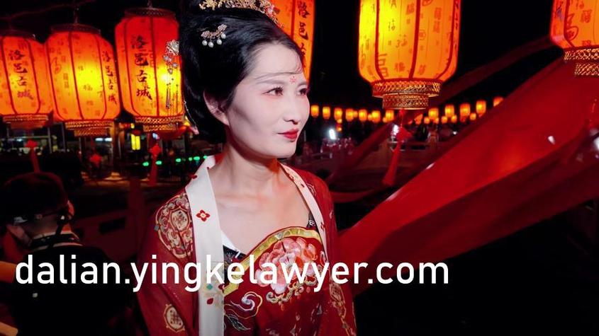 美女被摸操的相关介绍