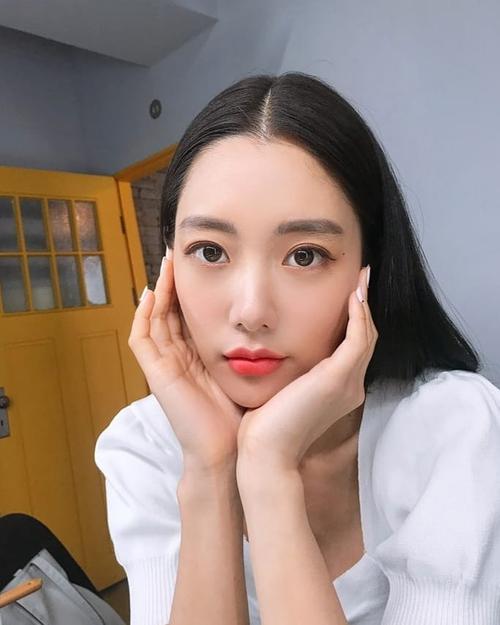 办公室少妇制服秘书熟女av的相关介绍