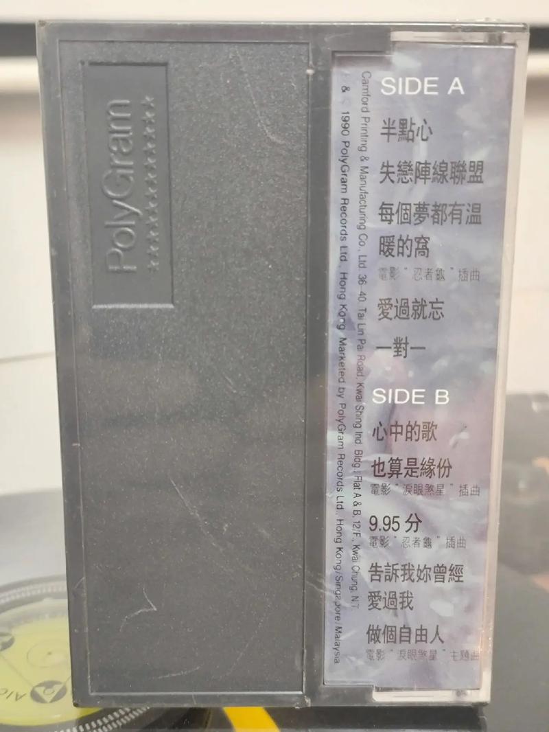 女生白色分泌物有点发黄正常吗的相关介绍