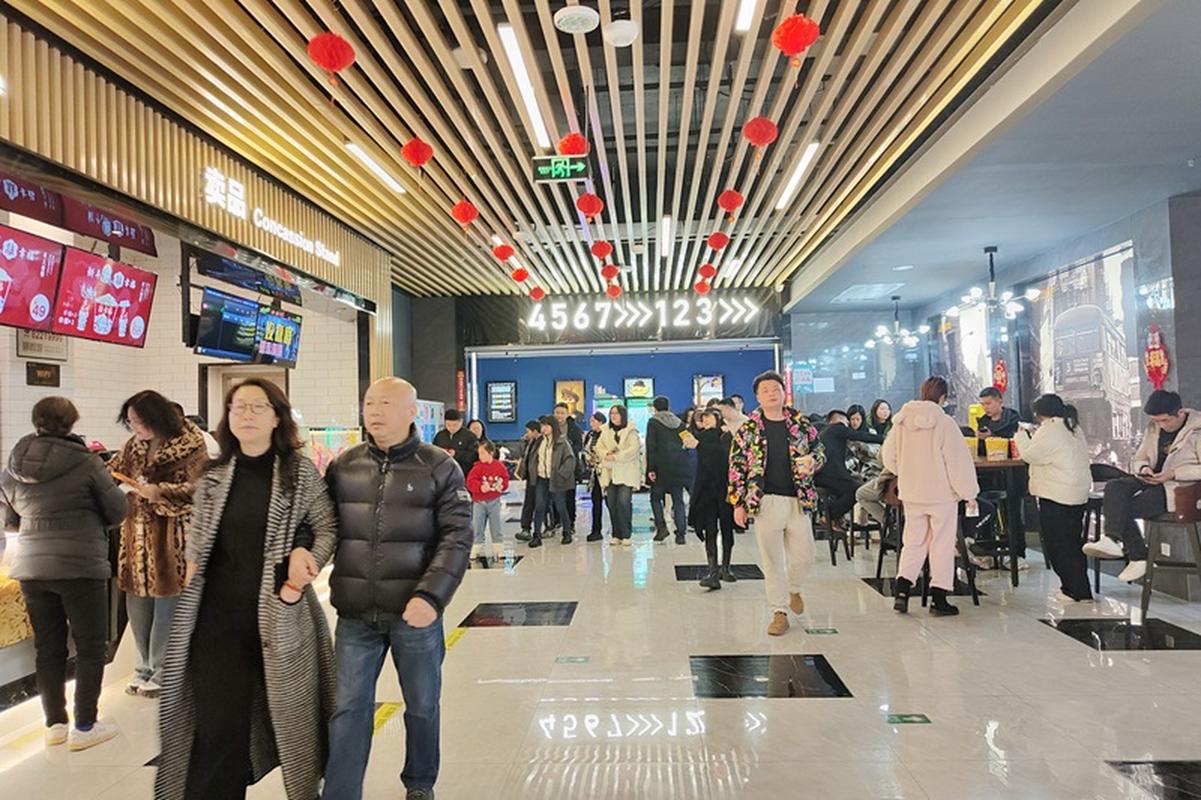《一边亲一边摸》免费的相关介绍
