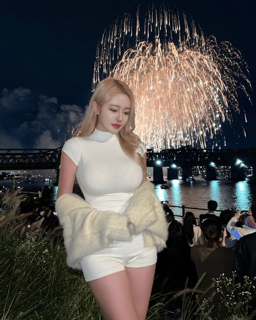 秋霞八妻子影院免费观看的相关介绍