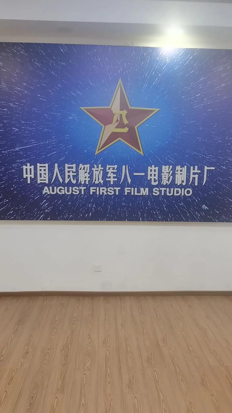欧美男鸭一区二区男男的相关介绍