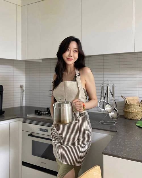 亚洲老熟女少妇的相关介绍
